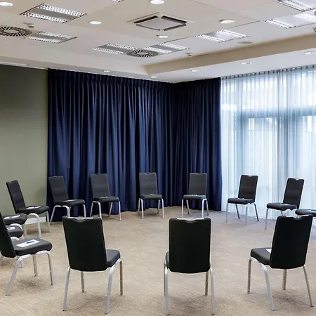 Otel Nh Altstadt 4*